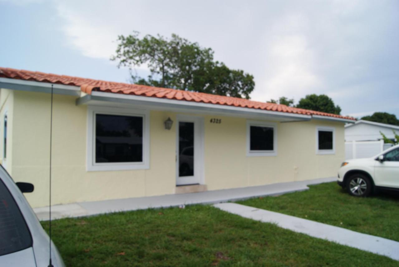 Private Studio Two Miles From Hard Rock Stadium Miami Gardens Eksteriør bilde